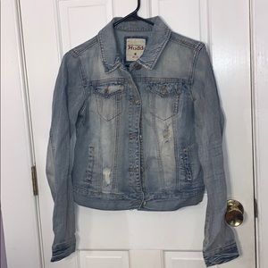 LIGHT WASH DISTRESSED JEAN JACKET